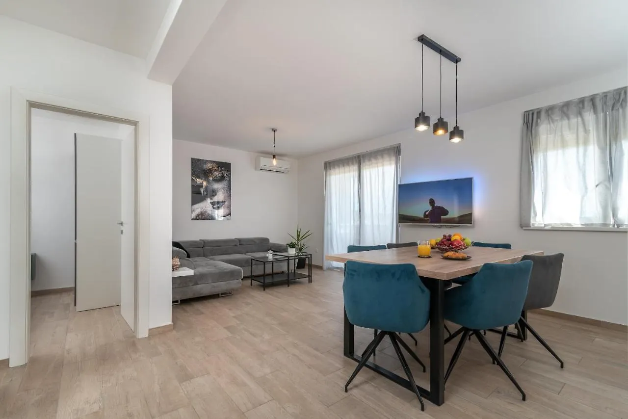 Apartman Cviki Διαμέρισμα Τρογκίρ