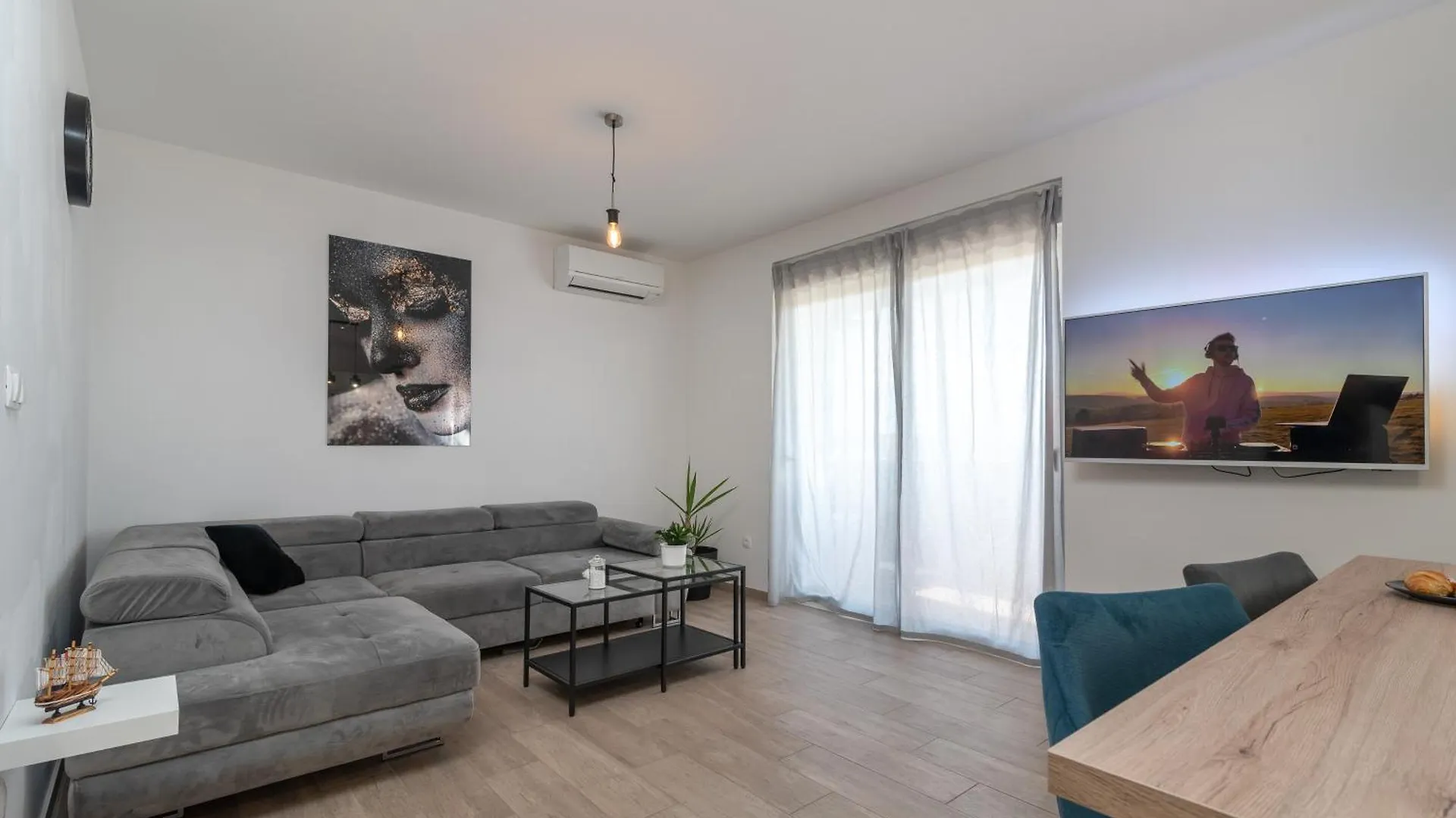 Apartman Cviki Διαμέρισμα Τρογκίρ
