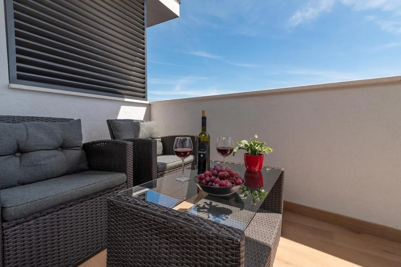 Apartman Cviki Διαμέρισμα Τρογκίρ 0*,  Κροατία