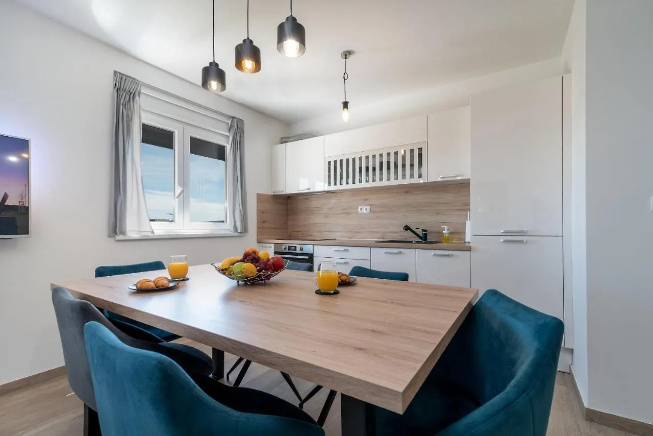 Apartman Cviki Διαμέρισμα Τρογκίρ 0*,  Κροατία